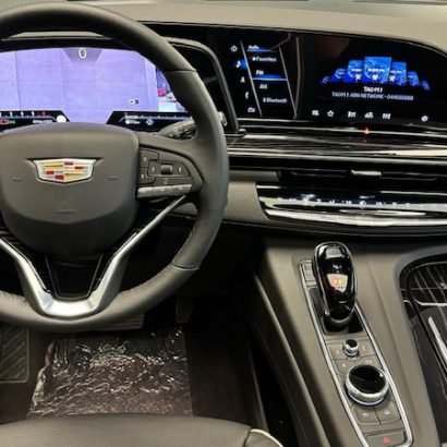 Cadillac Escalade ESV 2023 (1)