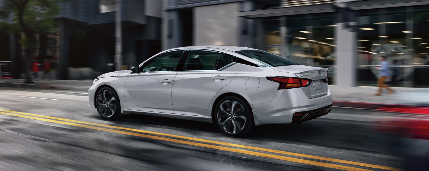 2025-nissan-altima-aerodynamic-design-l