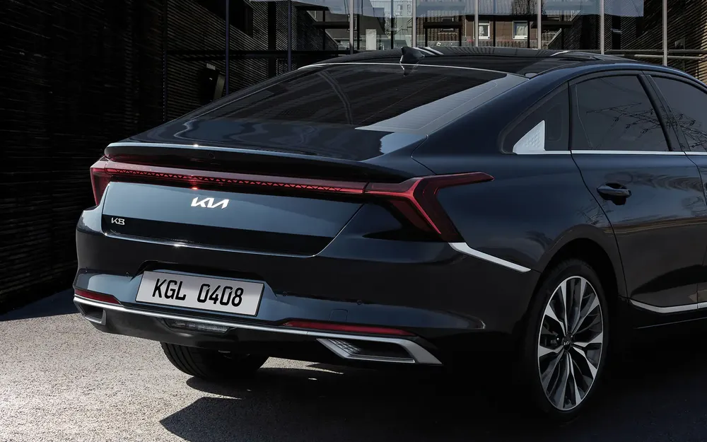 webp_listing_main_2022_Kia_K8_Exterior_03