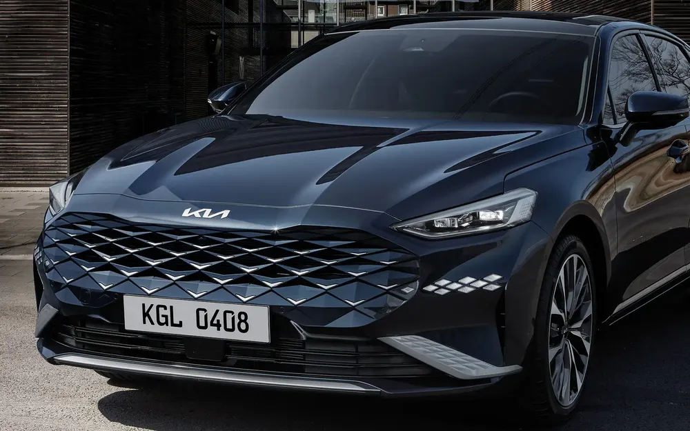 webp_listing_main_2022_Kia_K8_Exterior_05