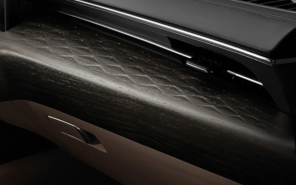 webp_listing_main_2022_Kia_K8_Interior_10