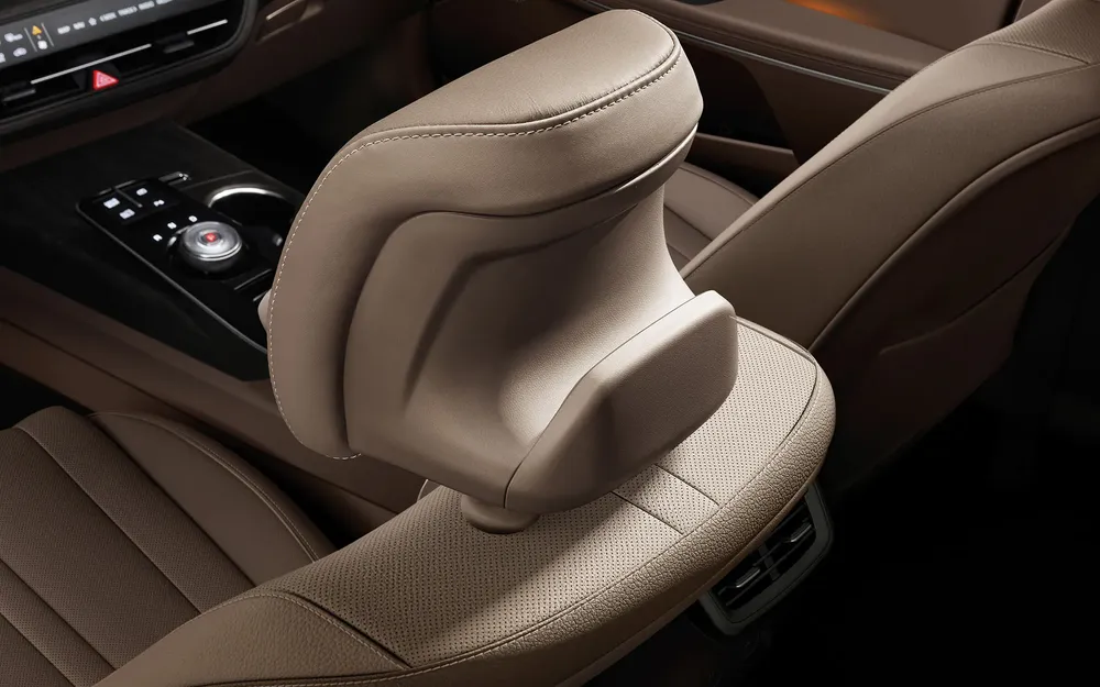 webp_listing_main_2022_Kia_K8_Interior_11