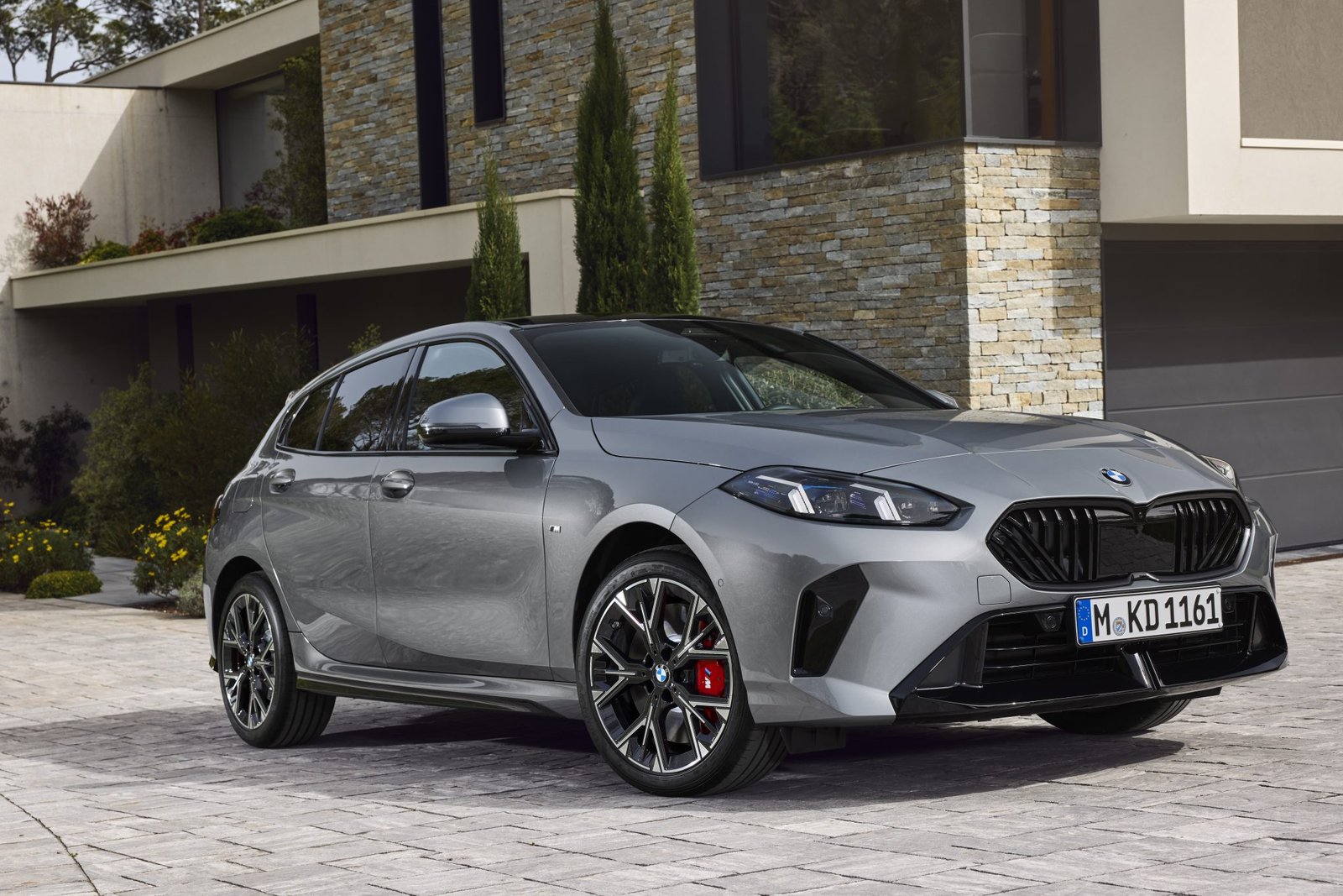 P90550875_highRes_the-all-new-bmw-1-se