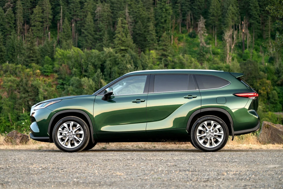 https-cars-dms-usnews-com-static-uploads-images-auto-custom-15134-original-2023-toyota-highlander-side-view-1