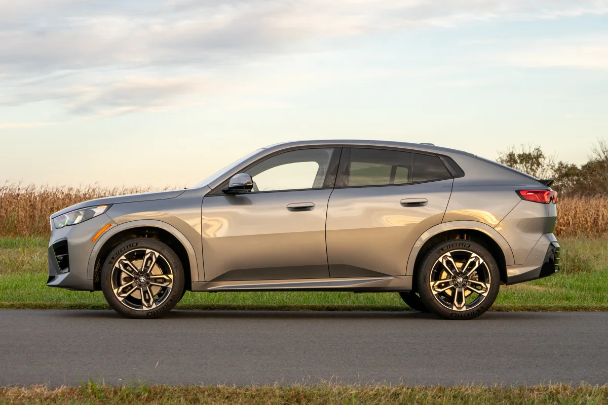usnpx-2025bmwx2-sideview-zd